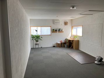 茂八ジム フィットネススタジオの室内の写真