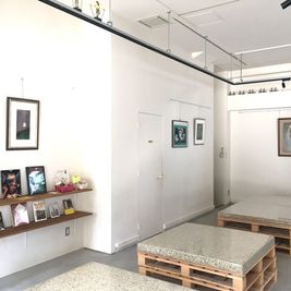 展示例 - スタジオ結緋 ギャラリー「スタジオ結緋」の室内の写真