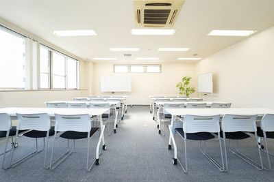 名古屋の貸し会議室「ABCスペース」大須観音店 大須観音2分の大きな貸し会議室Bの室内の写真