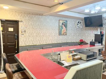 大きなカウンターテーブルがございます！ - レンタルルームHANA（華）の室内の写真