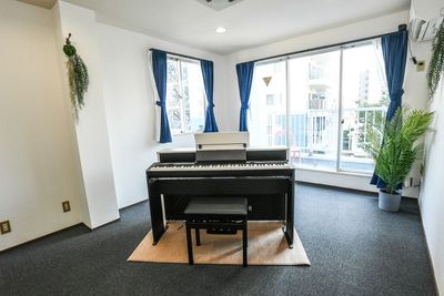 Studio LOKU PIANOROOMの室内の写真