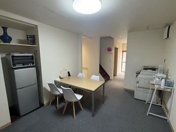 足立ZKYビル 地域NO.１最安値！レンタルオフィスC号室、一日利用も可能の室内の写真