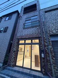 足立ZKYビル 地域NO.１最安値！レンタルオフィスE号室、一日利用も可能の外観の写真