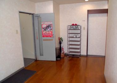 中村隆彦ダンススタジオ浅草千束 広いダンススタジオですの入口の写真