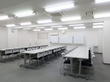 グループ形式54名 - レンタルスペース 　パズル浅草橋 セミナールーム・貸し会議室3Bの室内の写真