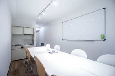 【メイプル】新宿タカシマヤ前第２ レッスンスペース・貸し会議室の室内の写真