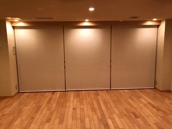 鏡はロールカーテンを閉められます - 恵比寿カルフール スタジオの室内の写真