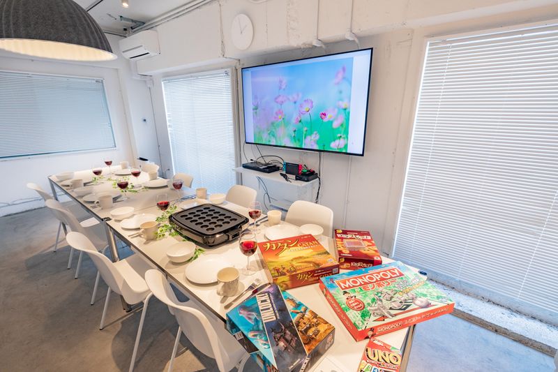 パーティー用の様々な設備、用品、グッズを取り揃えております。 - feel Asakusa STAY レンタルスペースの室内の写真