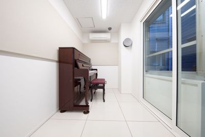【当日予約可】Petrofアップライトピアノ常設の音楽スタジオ【駐車場あり】 - 渋谷ホール&スタジオ