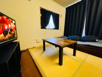 ゲストハウス小野家 モダンデザイン和室の室内の写真