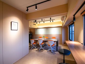 東京会議室 Orange Lab. ウィン青山一丁目駅前店 会議室の室内の写真