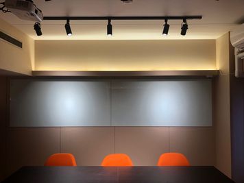東京会議室 Orange Lab. ウィン青山一丁目駅前店 会議室の設備の写真
