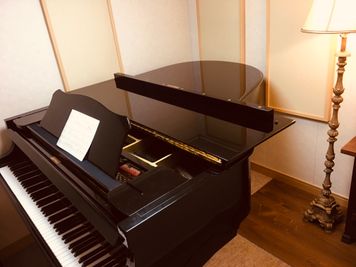 横浜•沢渡コンサートサロン 横浜•沢渡ピアノスタジオの室内の写真