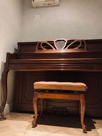 【ヘッドホン利用で半額】消音アップライトピアノ - OKピアノ練習室