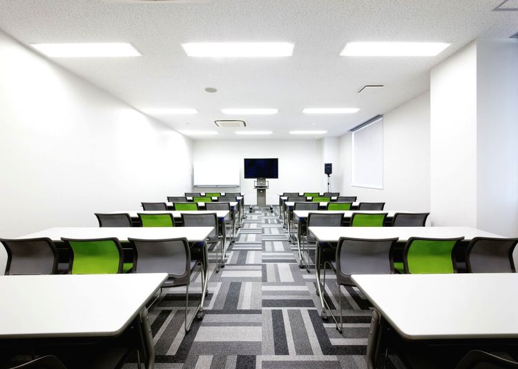 貸会議室TimeOffice名古屋 TimeI スクール型  最大36名利用可（55㎡） の室内の写真