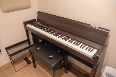 電子ピアノ（KORG） - ワオン・スタジオ 横浜 Cスタジオ（電子ピアノ２畳）の室内の写真
