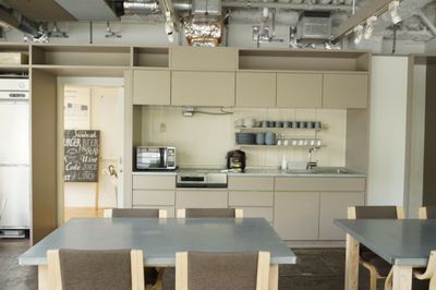 有料オプションでキッチンの利用も可能です - CAFE&HALL ours 【キッチン付き】レンタルスペース(ルーム1)の室内の写真