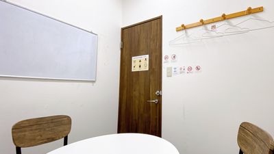 Colormell（カラメル）横浜西口店 E室 - ピンク［〜3名］の室内の写真