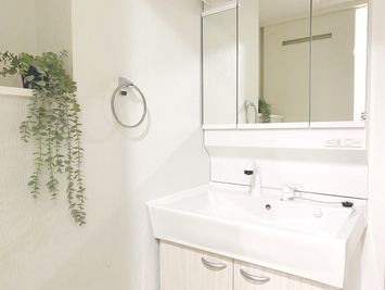 洗面所もございます。 - 白を基調としたキレイなお部屋『コットン』 大宮レンタルスペース『コットン』の室内の写真