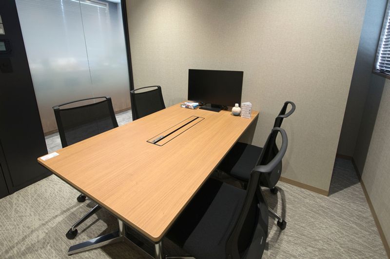 H¹T巣鴨（サテライト型シェアオフィス） 会議室(4名)の室内の写真