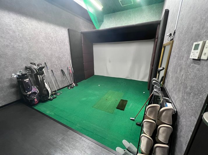 ゴテッツ シュミレーションゴルフの室内の写真