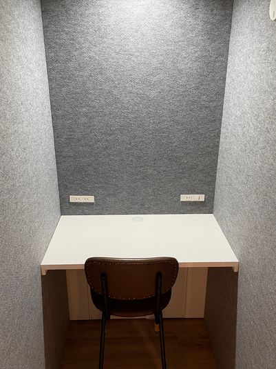 1人用のTELブース - 勉強カフェ虎ノ門スタジオ 完全個室TELブース(2F)の室内の写真