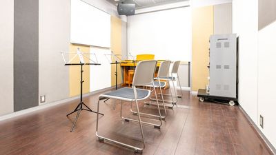 部屋内 - ミュージックアベニュー栄 管楽器、弦楽器防音部屋 407番教室の室内の写真