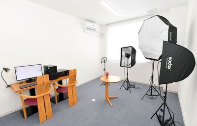 各種撮影のための小さなスタジオです。完全個室。リモートワークスペースとしてもお気軽にご利用できます。 - レンタルスペースClair