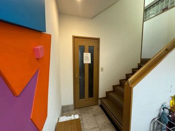 階段
 - ウィズダムアカデミー目白校 【スタディルームD】レンタルスペース(～10名)の入口の写真