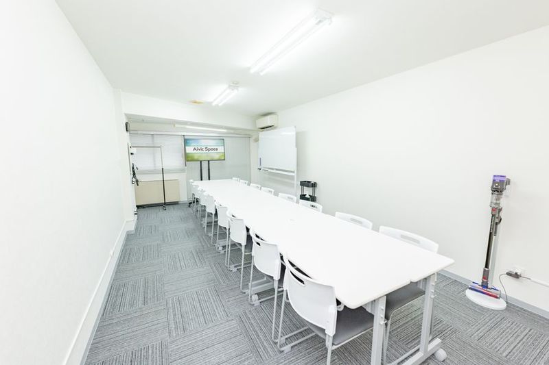 16人掛けのテーブルです - 貸会議室Aivic新宿の室内の写真