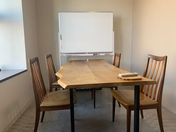 ZOOM会議やリモート、商談などにも使える完全個室型の貸会議室 - FEAT.space