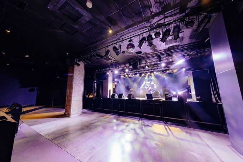 ホール…広々とした場内にこだわりの照明設備 - Yogibo META VALLEY ライブハウス、劇場の室内の写真