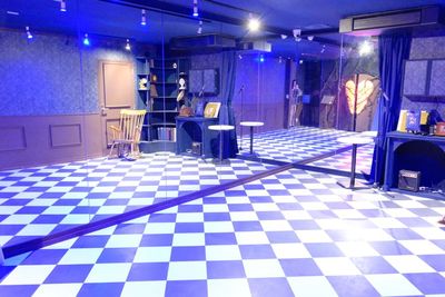 鏡高さ2.2m
幅は5m×1.6m
レイアウトは自由に変更可能です - NIGHT PHANTASY STUDIO 1F Dance Floor(屋外エリア開放！)の室内の写真