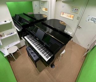 エスポワール音楽スタジオ 防音室でグランドピアノ練習、レッスン利用◎の室内の写真