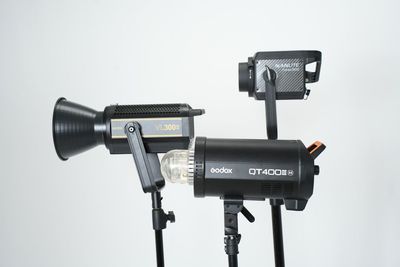 ナンライト500W LED照明と最大出力400Ws、最大1/29600秒の閃光速度で撮影可能なGodox QT400Ⅲストロボ２灯もご用意できます。 - 撮影スタジオ「スタジオぶぶ」の設備の写真