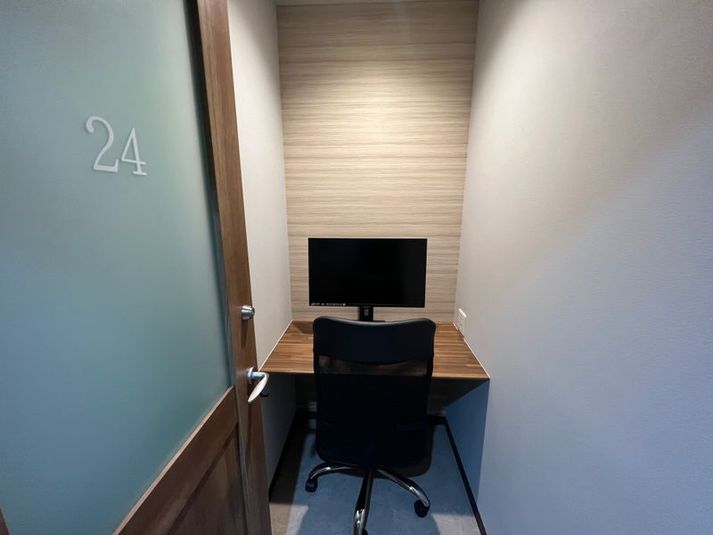 いいオフィス恵比寿 【恵比寿駅徒歩1分】1名個室（ブース24）【４階】の室内の写真