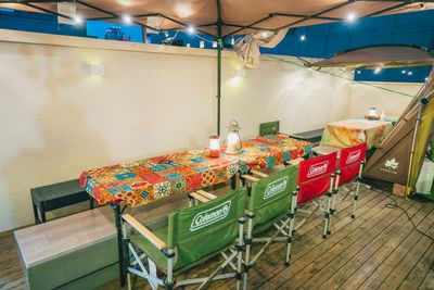 グランピング気分が味わえるキャンプ用品がたくさんあります！ - studio Chill (なんばレンタルスペース） 屋上BBQ・パーティースペースの室内の写真