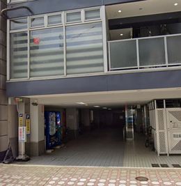 １階出入口 - 『アイデアナビゲーションルーム』名古屋丸の内店 貸し会議室188の外観の写真