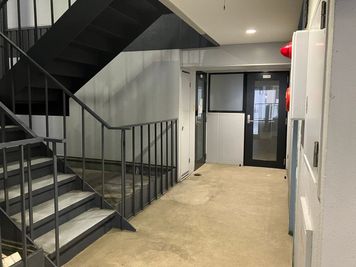 ３階廊下 - 『アイデアナビゲーションルーム』名古屋丸の内店 貸し会議室188の入口の写真