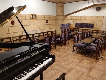 グランドピアノのある練習室 - クラシックサロン・アマデウス