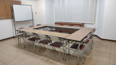 12名の会議室です。ホワイトボードあります（無料）。 - 横浜YWCA会館
